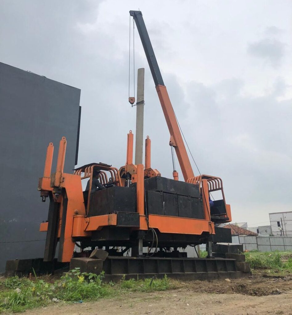 Tiang Pancang Triangle Pile dan Mesin Hydraulic Jack